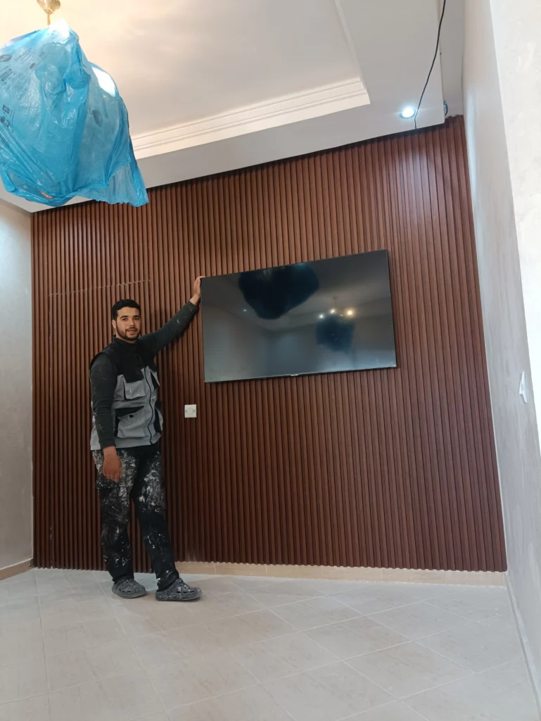 بارداج PVC لحائط التلفاز في مراكش بتشطيب عصري ومرتب